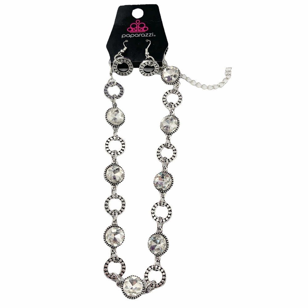 NWT Paparazzi Circle Necklace And Earring Set Silver